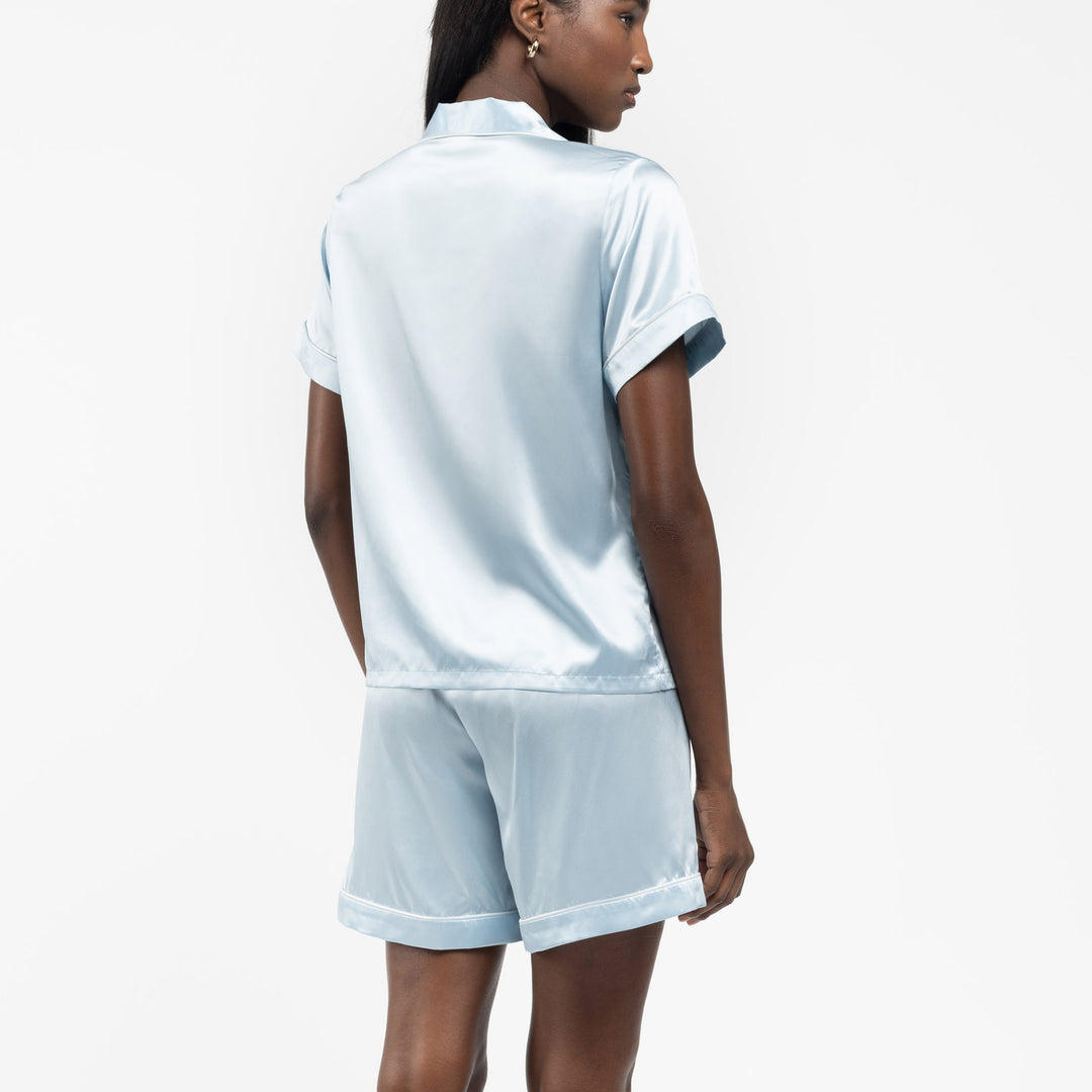 #color_sky-blue-and-white