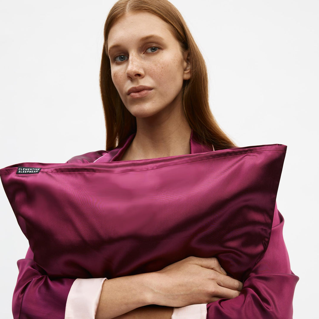woman holding bordeaux pillowcase#color_bordeaux