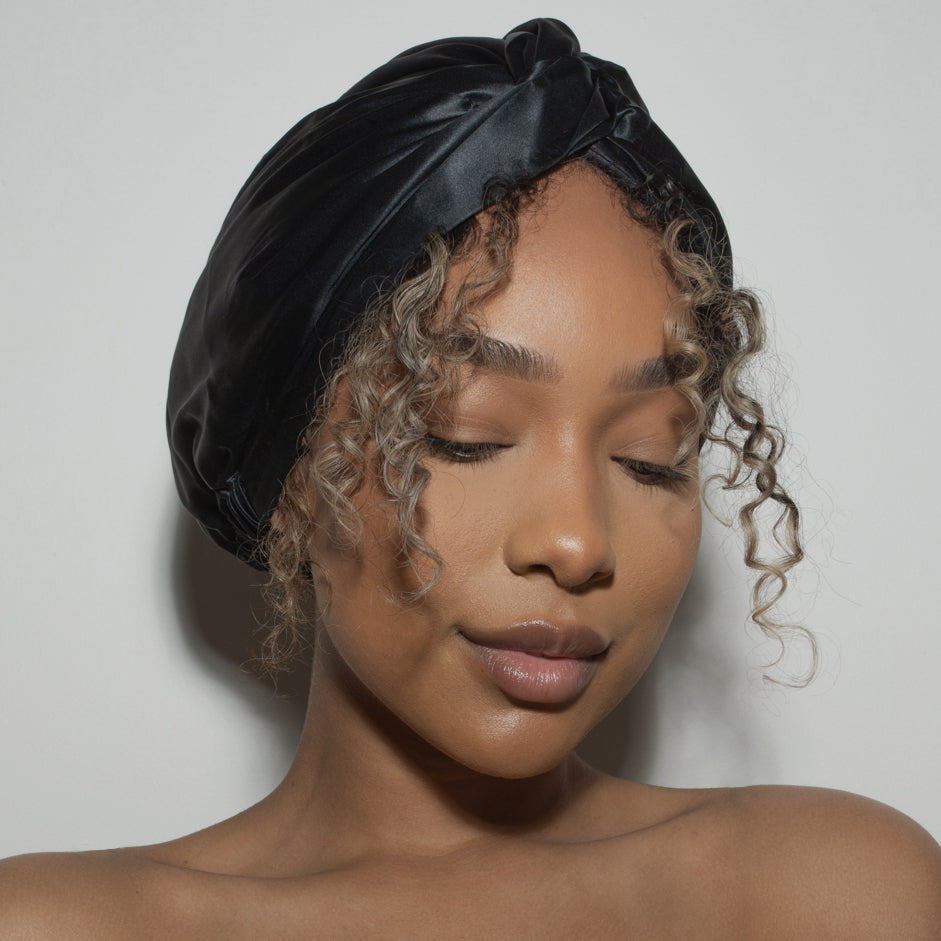 curly hair coming out of silk hair bonnet#color_black