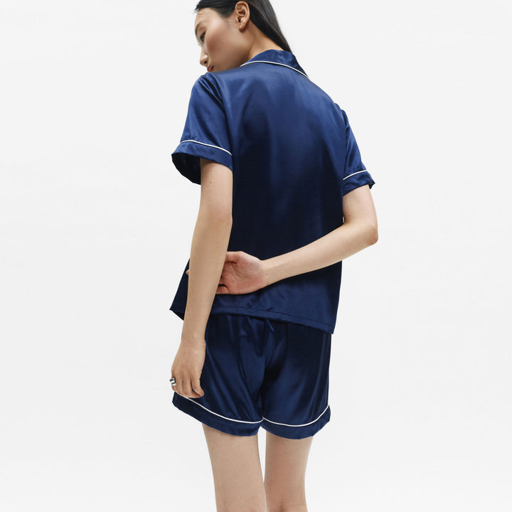 #color_navy-blue-and-white