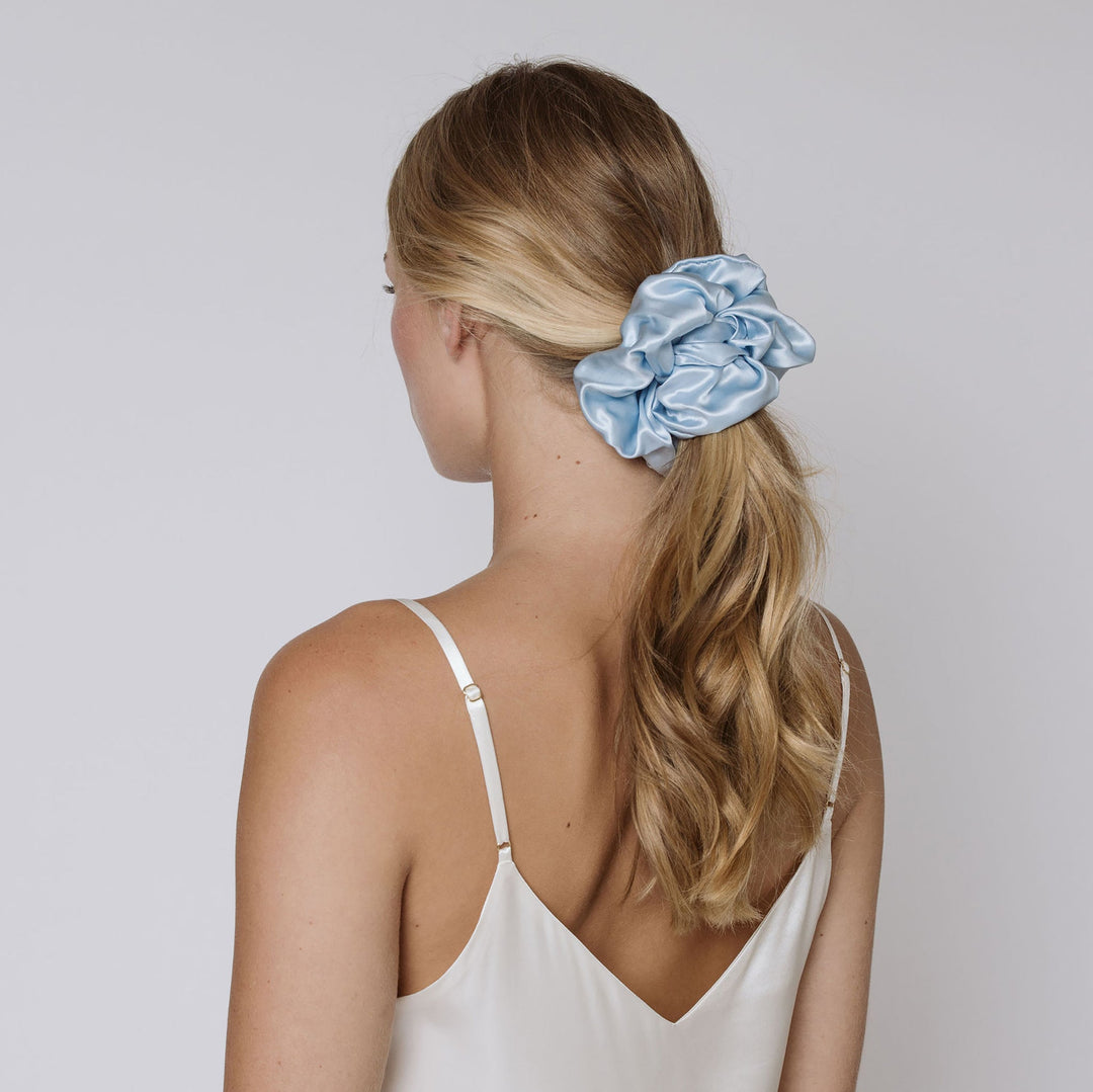 blue scrunchie blond hair#color_sky-blue
