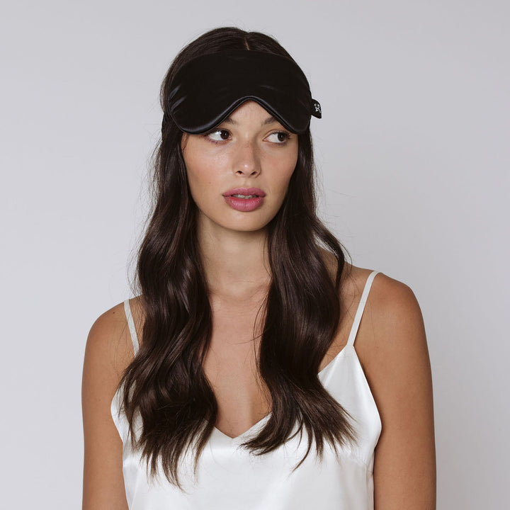 black organic silk sleep mask on brunette#color_black